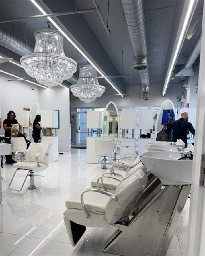 CLASSY公式四日市店｜三重県最旬のヘアサロン完全ガイド